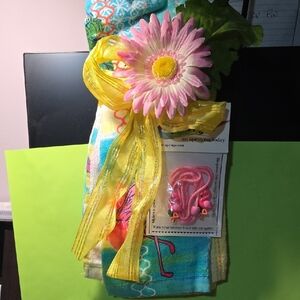 Colorful Floral Gift Set with Pink Daisy
